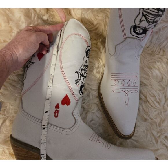 Dingo White Heeled Boots with Red and Black Design - Picture 8 of 11